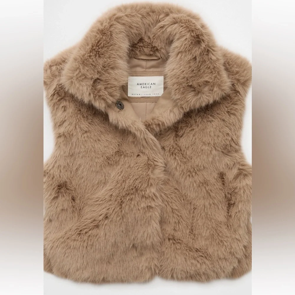 American Eagle - NWT Women's Tan Faux Fur Vest - Picture 5 of 8